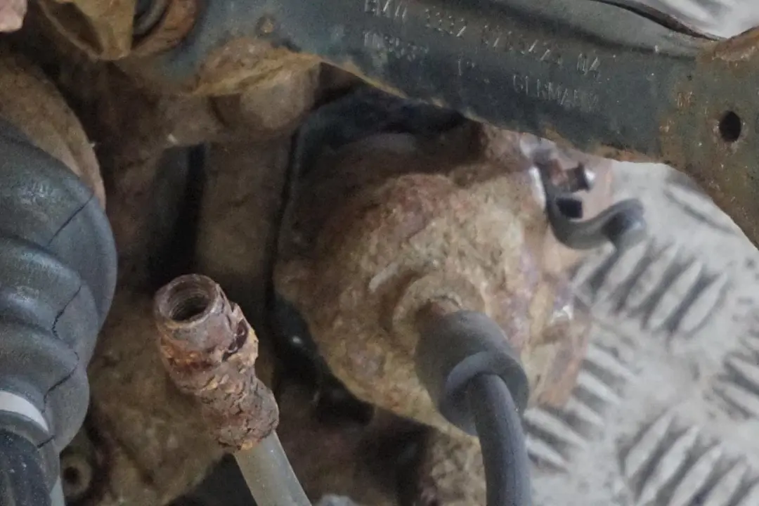 N45 Zwrotnica półoś lewa 116HP do BMW E87 116i o numerze 6774809 BMW E87 116i N45 Zwrotnica półoś lewa 116HP - SKU 6774809-7 - Numer Części 6774809