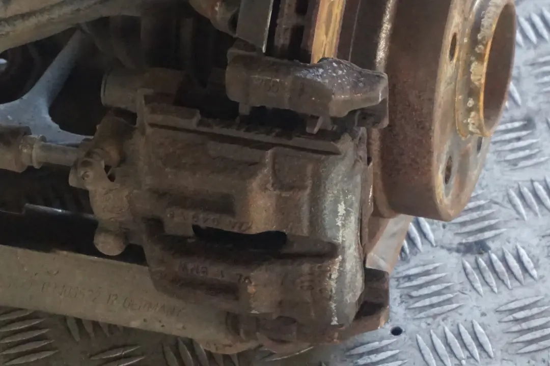 Reihe E90 325i N53 218PS Abtriebswelle Schwenklager hinten links für BMW 3 mit Teilenummer 6774809 BMW 3 Reihe E90 325i N53 218PS Abtriebswelle Schwenklager hinten links - SKU 6774809 - Teilenummer 6774809