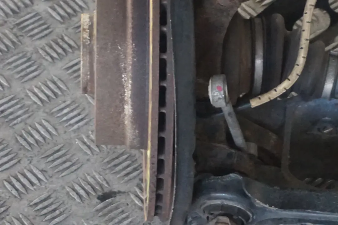 BMW E90 325i N53 218HP Zwrotnica półoś lewa - SKU 6774809 - Numer Części 6774809