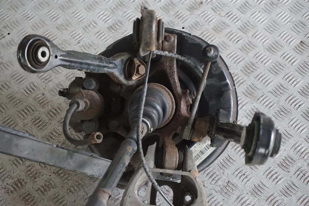 BMW E87 LCI 120d N47 Trasero Derecho O / S Suspension Pierna Eje Disco De Freno - SKU 6774810-11 - Número de pieza 6774810