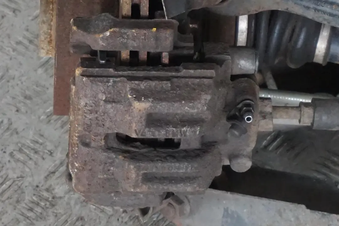 N47 Trasero Derecho O / S Suspension Pierna Eje Disco De Freno para BMW E87 LCI 120d con número de pieza 6774810 BMW E87 LCI 120d N47 Trasero Derecho O / S Suspension Pierna Eje Disco De Freno - SKU 6774810-11 - Número de pieza 6774810