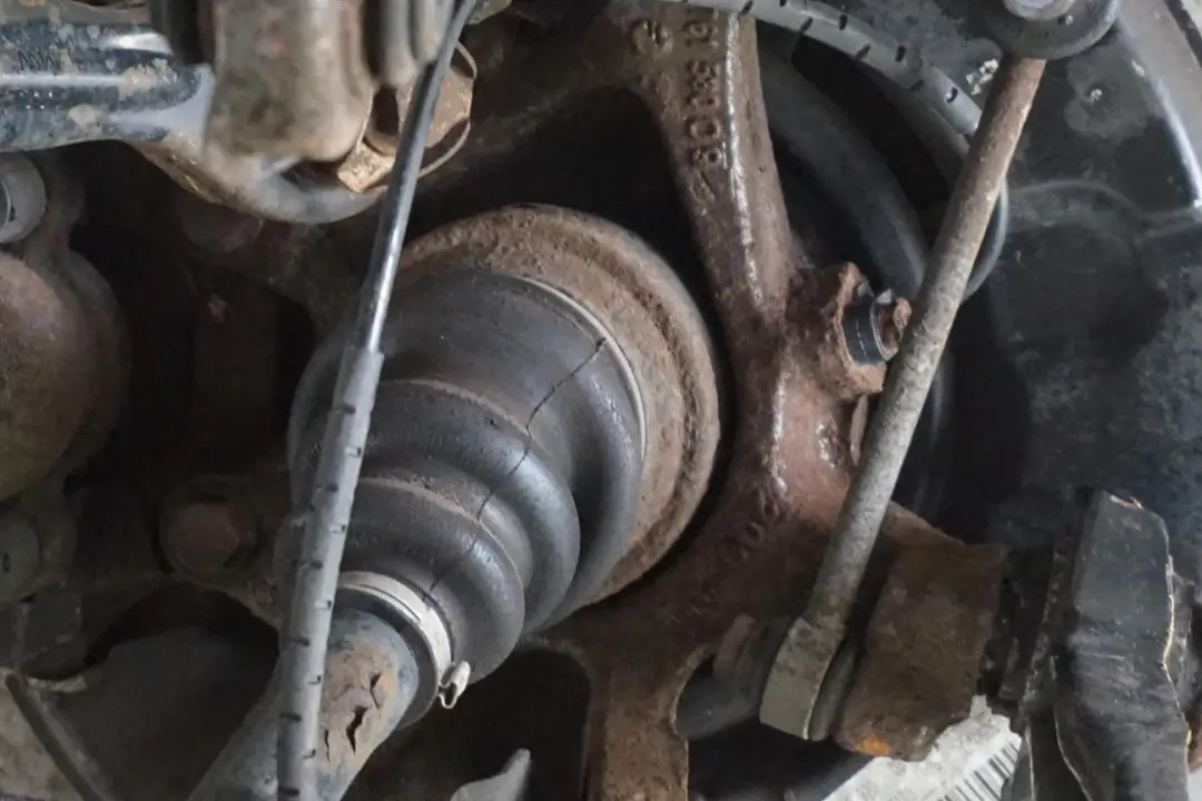 BMW E87 120d N47 Zwrotnica Wahacz Noga Prawy Tył - SKU 6774810-11 - Numer Części 6774810
