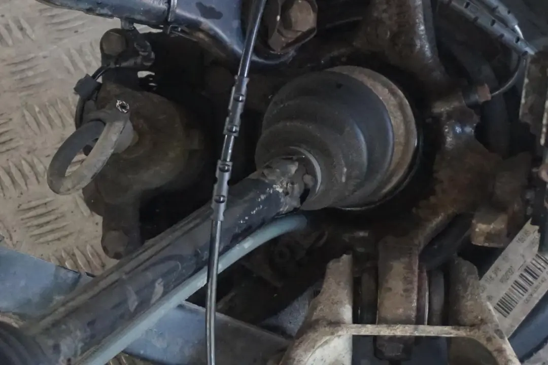 N45 116PS Abtriebswelle Schwenklager Bremssattel Hinten Rechts für BMW 1 E87 116i mit Teilenummer 6774810 BMW 1 E87 116i N45 116PS Abtriebswelle Schwenklager Bremssattel Hinten Rechts - SKU 6774810-15 - Teilenummer 6774810