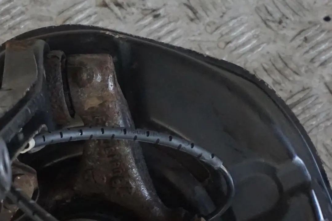 N45 116PS Abtriebswelle Schwenklager Bremssattel Hinten Rechts für BMW 1 E87 116i mit Teilenummer 6774810 BMW 1 E87 116i N45 116PS Abtriebswelle Schwenklager Bremssattel Hinten Rechts - SKU 6774810-15 - Teilenummer 6774810