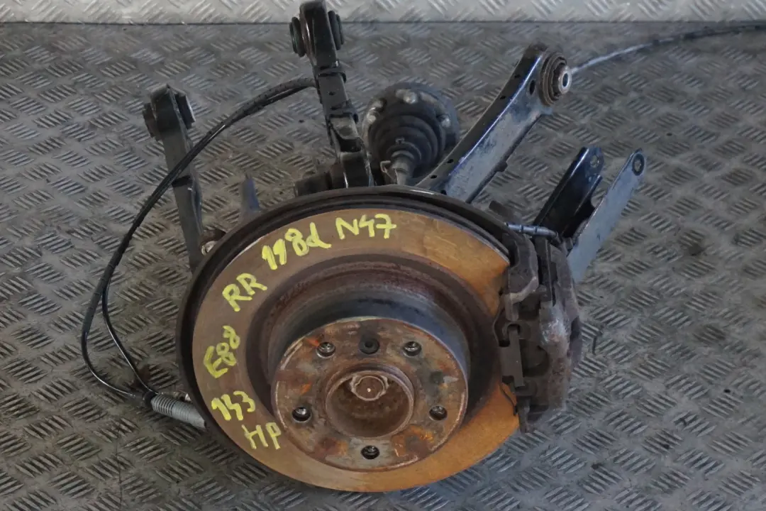 N47 Trasero Derecho Suspension Pierna Eje Freno Disco para BMW E88 Cabrio 118d con número de pieza 6774810 BMW E88 Cabrio 118d N47 Trasero Derecho Suspension Pierna Eje Freno Disco - SKU 6774810-2 - Número de pieza 6774810