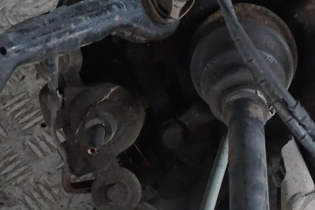 M47N2 122PS Abtriebswelle Schwenklager Bremssattel Hinten Rechts für BMW 1 E87 118d mit Teilenummer 6774810 BMW 1 E87 118d M47N2 122PS Abtriebswelle Schwenklager Bremssattel Hinten Rechts - SKU 6774810-20 - Teilenummer 6774810