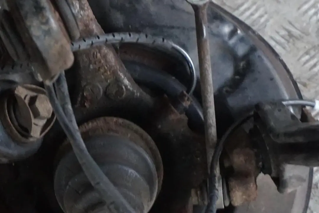 M47N2 122PS Abtriebswelle Schwenklager Bremssattel Hinten Rechts für BMW 1 E87 118d mit Teilenummer 6774810 BMW 1 E87 118d M47N2 122PS Abtriebswelle Schwenklager Bremssattel Hinten Rechts - SKU 6774810-20 - Teilenummer 6774810