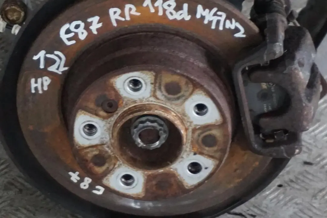 BMW E87 118d M47N2 Zwrotnica półoś prawa 122HP - SKU 6774810-20 - Numer Części 6774810