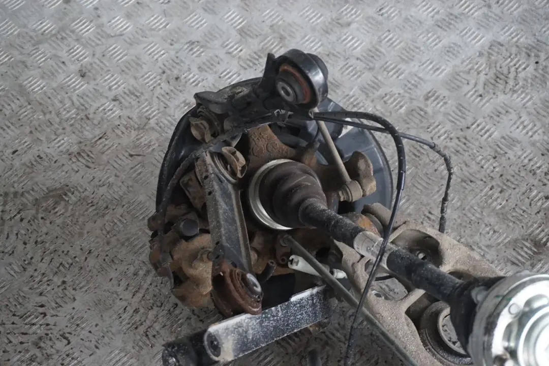 N47 L'Arbre De Sortie Pivotement Arriere Droite pour BMW 1 E81 118d à propos du numéro de pièce 6774810 BMW 1 E81 118d N47 L'Arbre De Sortie Pivotement Arriere Droite - SKU 6774810-23 - Numéro de pièce 6774810