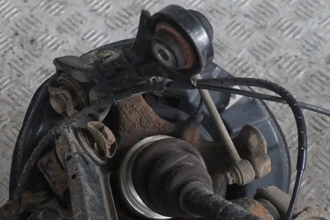 N47 Albero di Uscita Cuscinetto Perno Posteriore Destra per BMW E81 118d con numero di parte 6774810 BMW E81 118d N47 Albero di Uscita Cuscinetto Perno Posteriore Destra - SKU 6774810-23 - Numero di parte 6774810