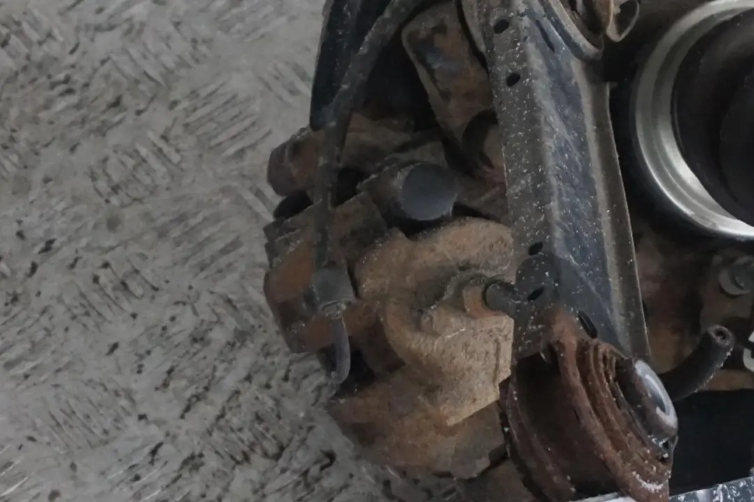 N47 L'Arbre De Sortie Pivotement Arriere Droite pour BMW 1 E81 118d à propos du numéro de pièce 6774810 BMW 1 E81 118d N47 L'Arbre De Sortie Pivotement Arriere Droite - SKU 6774810-23 - Numéro de pièce 6774810