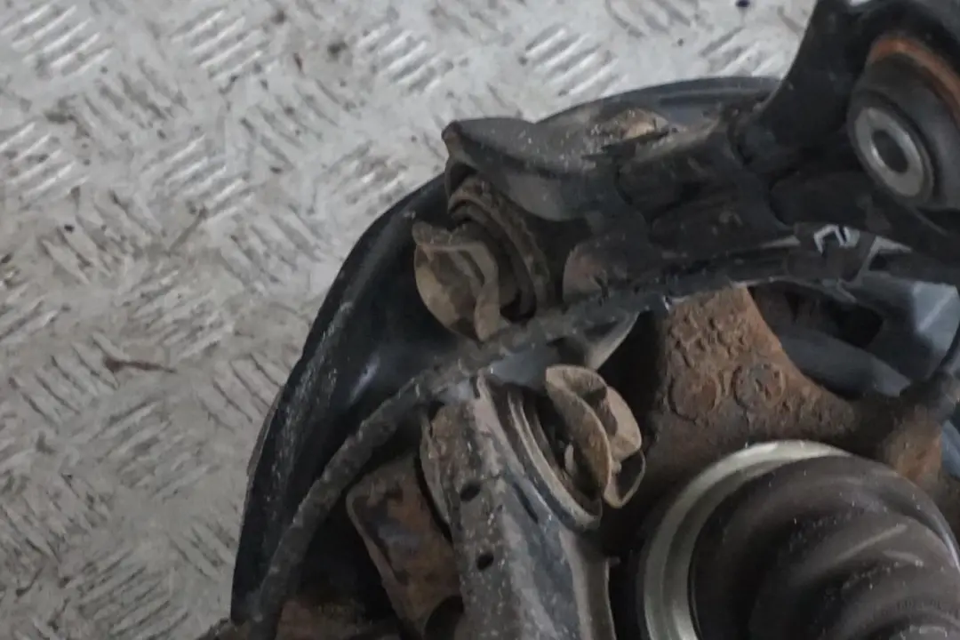 N47 L'Arbre De Sortie Pivotement Arriere Droite pour BMW 1 E81 118d à propos du numéro de pièce 6774810 BMW 1 E81 118d N47 L'Arbre De Sortie Pivotement Arriere Droite - SKU 6774810-23 - Numéro de pièce 6774810