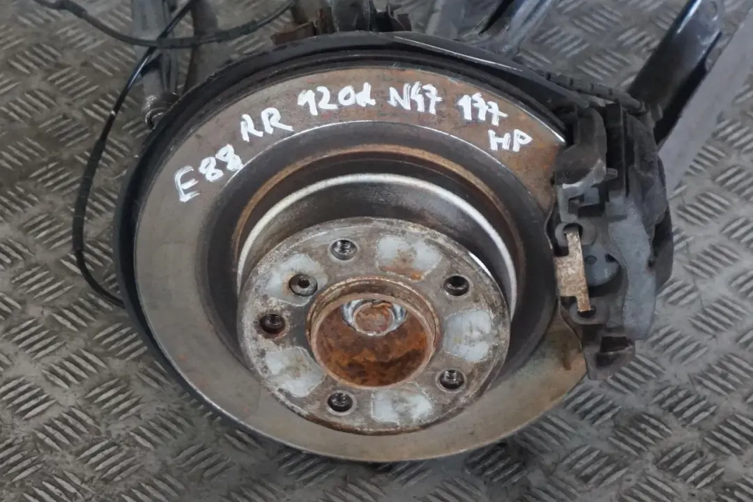 BMW E88 Cabrio 120d N47 Trasero Derecho Suspension Pierna Eje Freno Disco - SKU 6774810-4 - Número de pieza 6774810