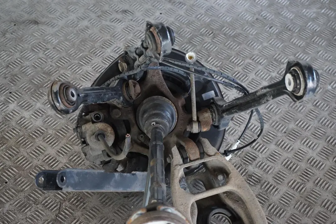 N47 L'Arbre De Sortie Pivotement Arriere Droite pour BMW E88 Cabriolet 120d à propos du numéro de pièce 6774810 BMW E88 Cabriolet 120d N47 L'Arbre De Sortie Pivotement Arriere Droite - SKU 6774810-4 - Numéro de pièce 6774810