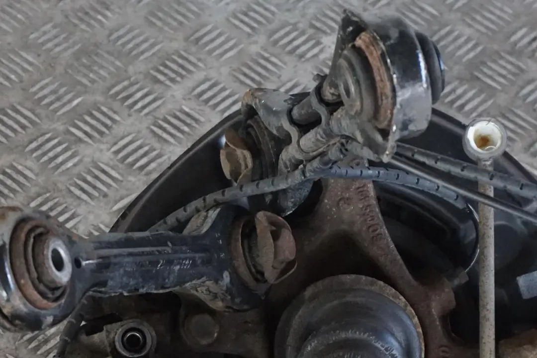 N45 Zwrotnica półoś prawa prawy tył do BMW E87 116i o numerze 6774810 BMW E87 116i N45 Zwrotnica półoś prawa prawy tył - SKU 6774810-4 - Numer Części 6774810