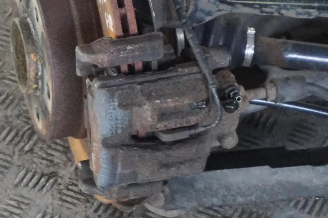 Reihe E90 320i N43 170PS Abtriebswelle Schwenklager Hinten Rechts für BMW 3 mit Teilenummer 6774810 BMW 3 Reihe E90 320i N43 170PS Abtriebswelle Schwenklager Hinten Rechts - SKU 6774810-5 - Teilenummer 6774810