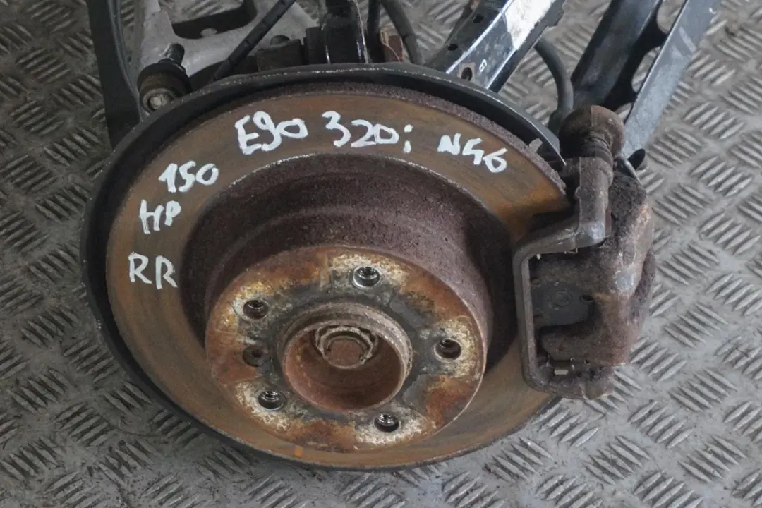 N46 Trasero Derecho O / S Spring Strut Pierna Freno Suspension Hub para BMW E90 320i con número de pieza 6774810 BMW E90 320i N46 Trasero Derecho O / S Spring Strut Pierna Freno Suspension Hub - SKU 6774810-6 - Número de pieza 6774810