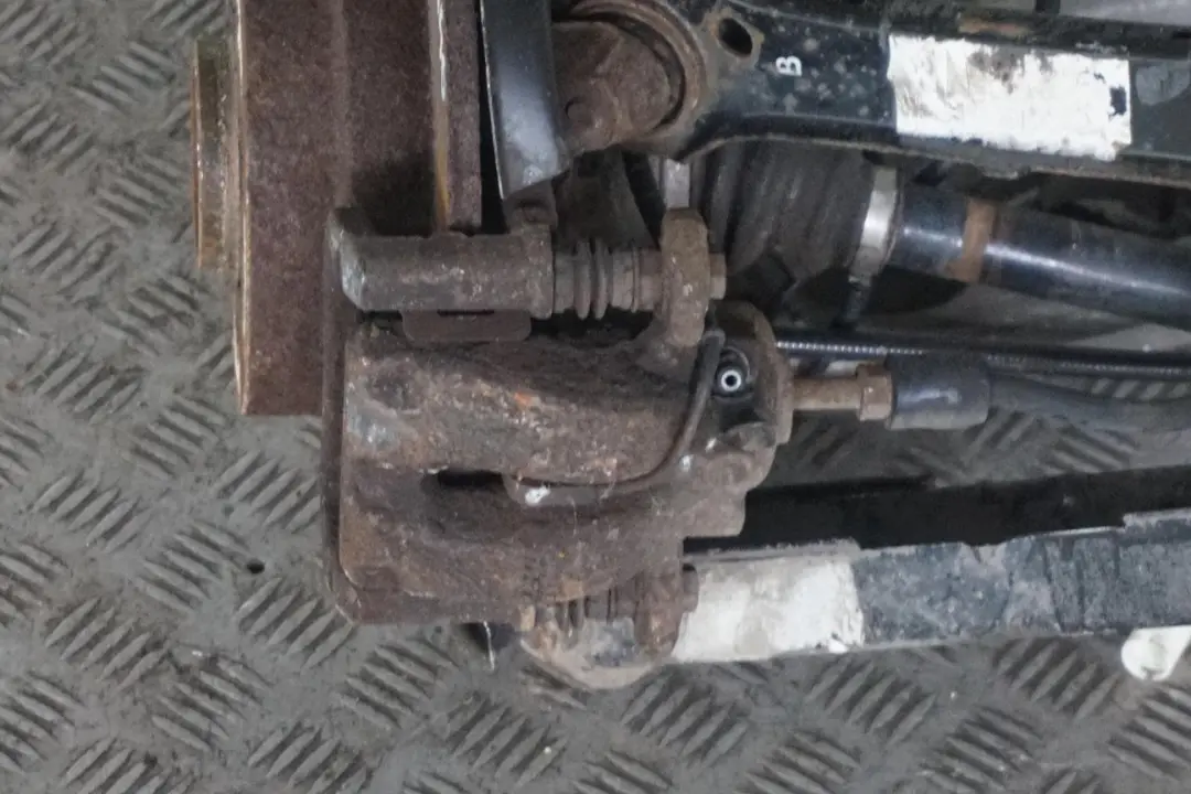BMW E90 320i N46 Zwrotnica półoś prawy tył 150HP - SKU 6774810-6 - Numer Części 6774810