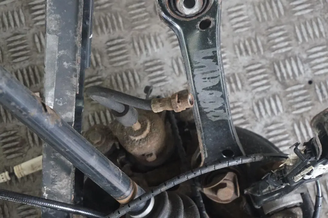 N46 Trasero Derecho O / S Spring Strut Pierna Freno Suspension Hub para BMW E90 320i con número de pieza 6774810 BMW E90 320i N46 Trasero Derecho O / S Spring Strut Pierna Freno Suspension Hub - SKU 6774810-6 - Número de pieza 6774810