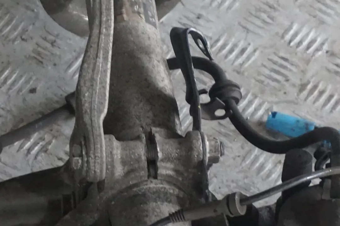 BMW E60 520d M47N2 Delantero Derecho Muelle Puntal Buje Pata Pinza De Freno - SKU 6775056-4 - Número de pieza 6775056