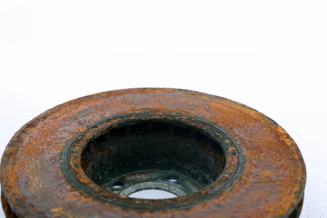 Tarcza Hamulcowa Prawy Lewy Przód do BMW E60 E61 E63 o numerze 6779467 BMW E60 E61 E63 Tarcza Hamulcowa Prawy Lewy Przód - SKU 6779467 - Numer Części 6779467