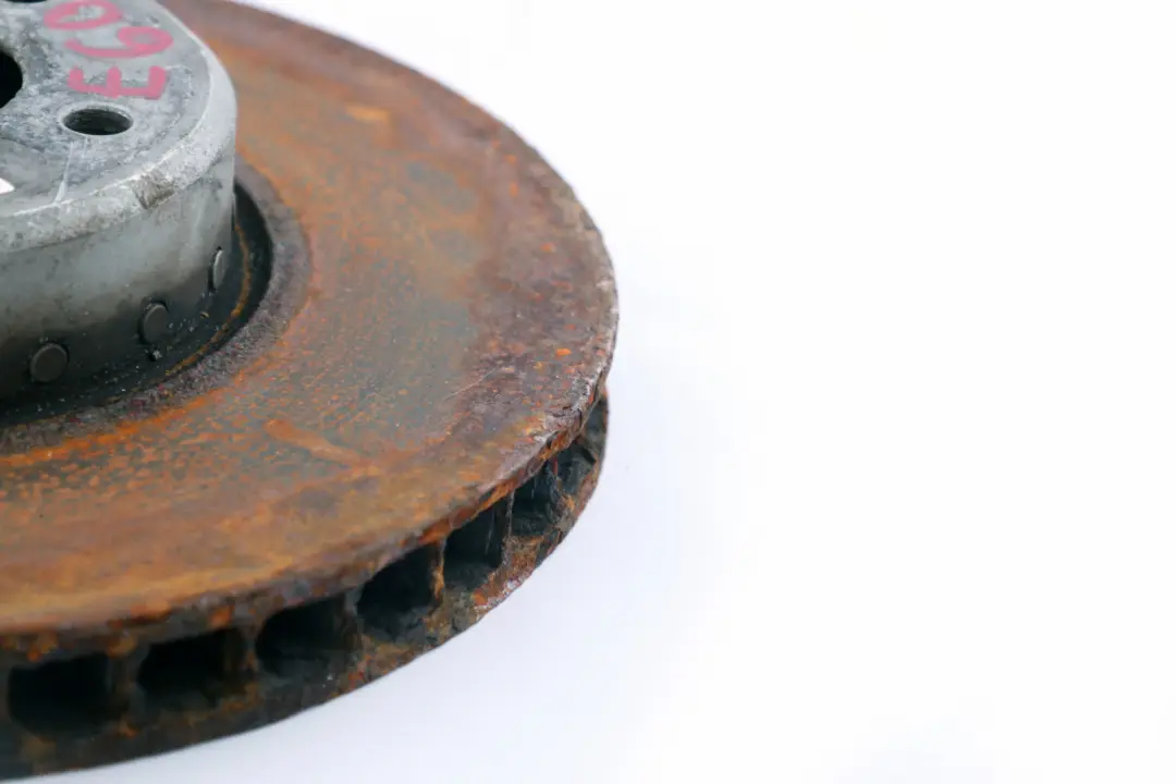 Bremsscheibe Leichtbau Belüftet Vorne Links Rechts für BMW E60 E61 E63 mit Teilenummer 6779467 BMW E60 E61 E63 Bremsscheibe Leichtbau Belüftet Vorne Links Rechts - SKU 6779467 - Teilenummer 6779467