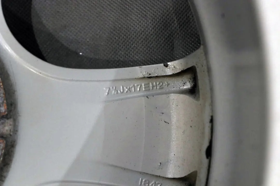 hinten Alu Felge Alufelge 17" Sternspeiche 262 ET:47 7,5J für BMW 1 er E81 E82 E87 mit Teilenummer 6779793 BMW 1 er E81 E82 E87 hinten Alu Felge Alufelge 17" Sternspeiche 262 ET:47 7,5J - SKU 6779793-2 - Teilenummer 6779793