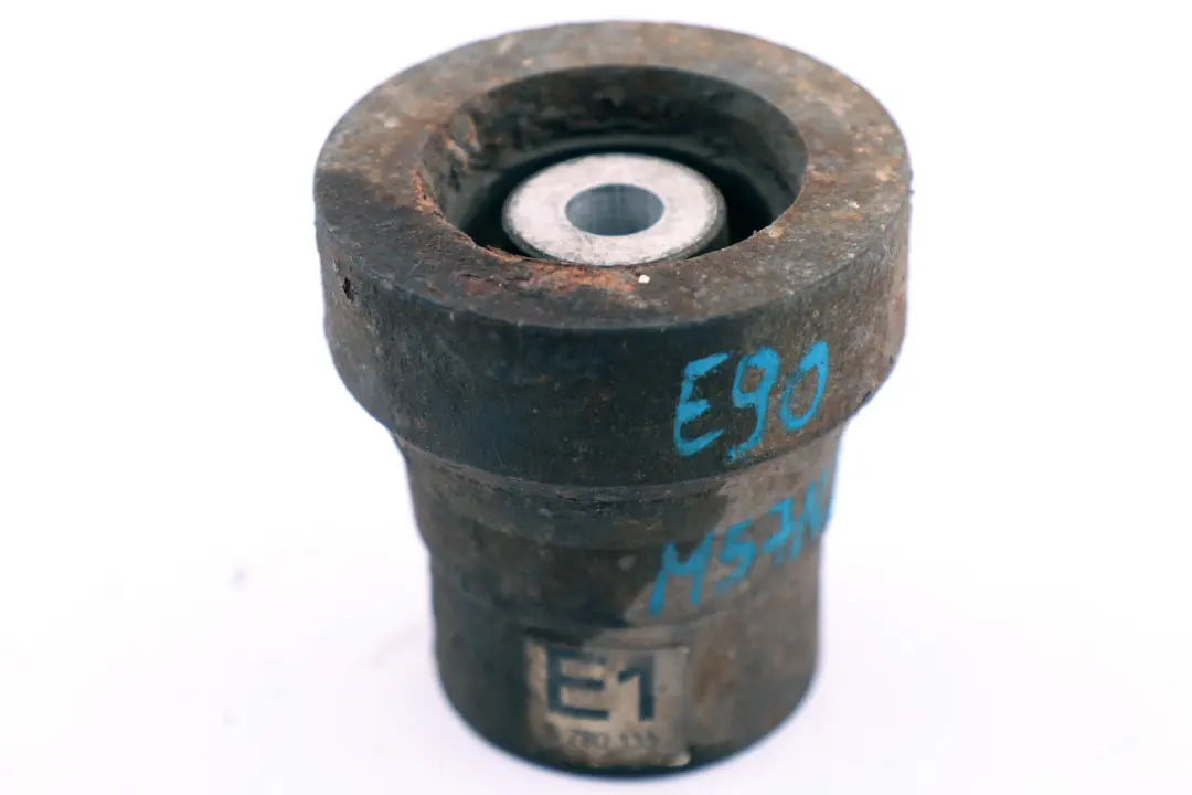 M57N2 Amortiguador De Vibraciones Diferencial Trasero para BMW E90 E92 335D con número de pieza 6780135 BMW E90 E92 335D M57N2 Amortiguador De Vibraciones Diferencial Trasero - SKU 6780135 - Número de pieza 6780135