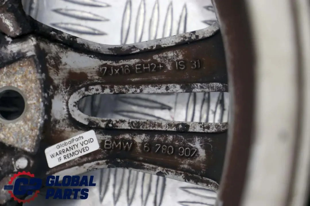 Jante en alliage leger 16" Double Spoke 268 ET:31 7J pour BMW 3 Serie E90 E91 à propos du numéro de pièce 6780907 BMW 3 Serie E90 E91 Jante en alliage leger 16" Double Spoke 268 ET:31 7J - SKU 6780907 - Numéro de pièce 6780907