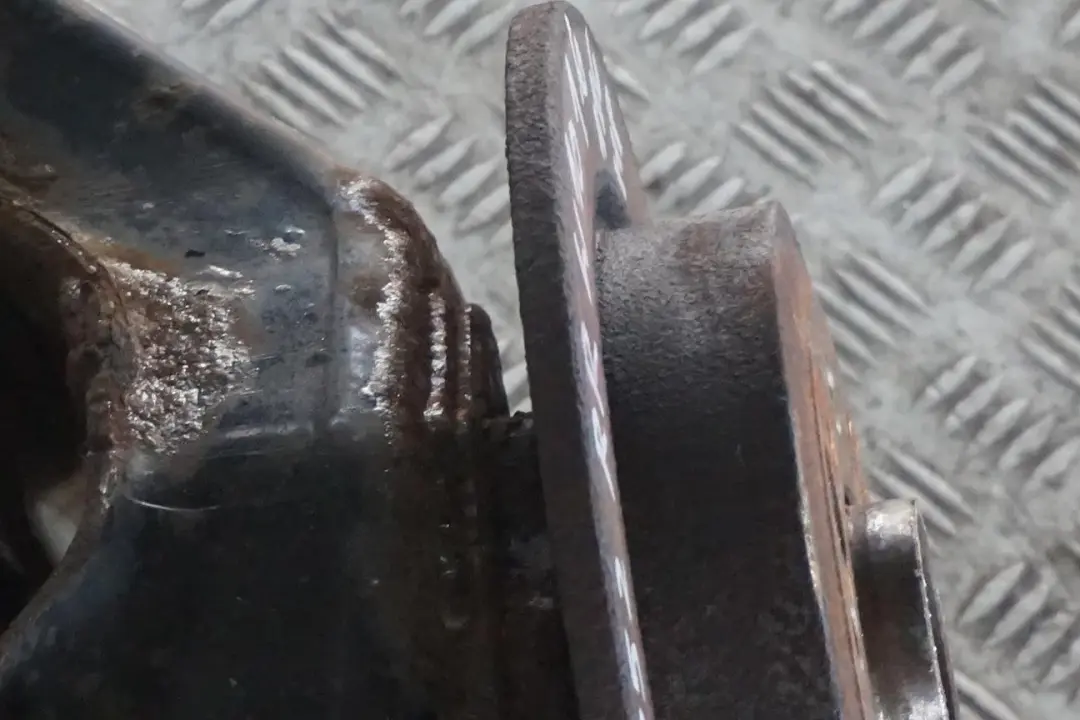 Right O/S Leg Brake Suspension Hub to BMW Mini R52 Cabrio W10 1.6 116 hp Rear with Part number 6781135 BMW Mini R52 Cabrio W10 1.6 116 hp Rear Right O/S Leg Brake Suspension Hub - SKU 6781135-2 - Part number 6781135