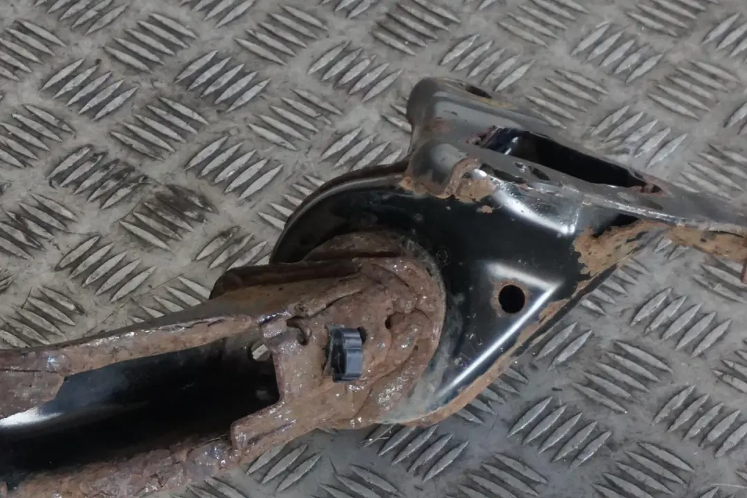 90PS Längslenker Hinten Links für BMW Mini R52 Cabrio One W10 1.6 mit Teilenummer 6781135 BMW Mini R52 Cabrio One W10 1.6 90PS Längslenker Hinten Links - SKU 6781135-3 - Teilenummer 6781135