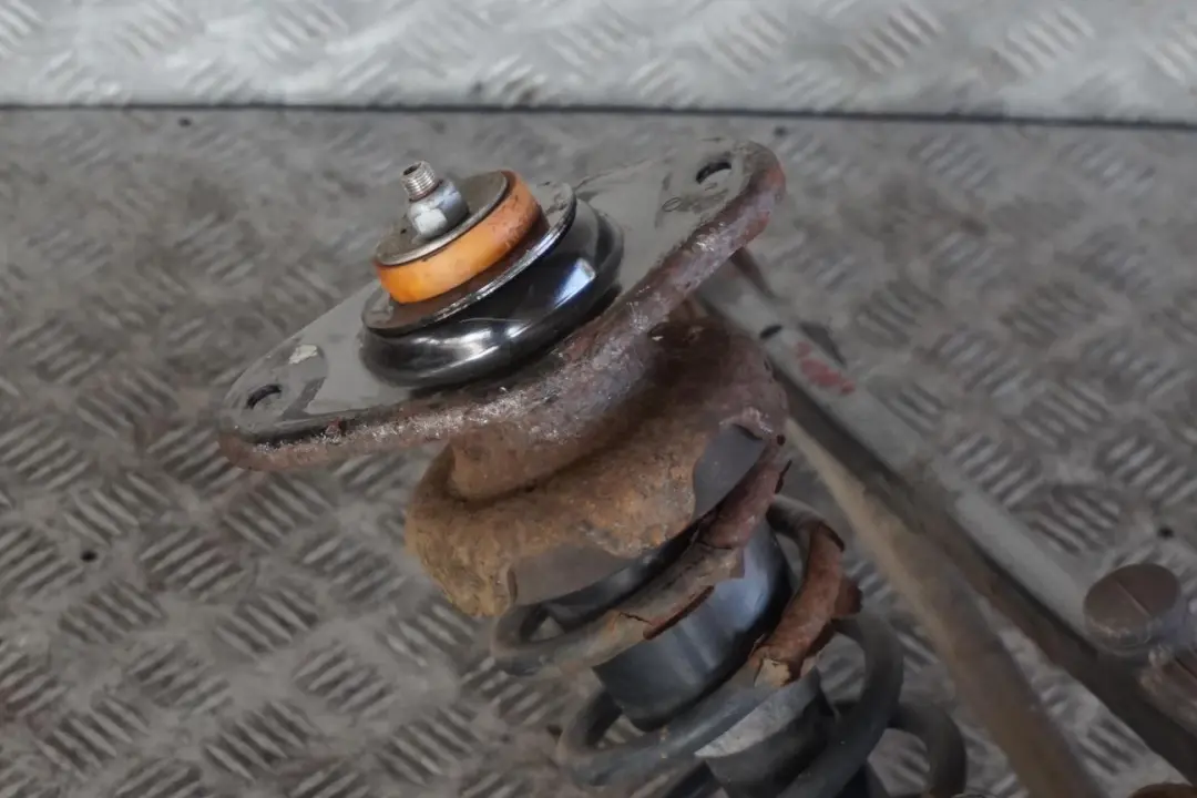 90PS Braccio Longitudinale Posteriore SX per Mini R52 Cabrio One W10 1.6 con numero di parte 6781135 Mini R52 Cabrio One W10 1.6 90PS Braccio Longitudinale Posteriore SX - SKU 6781135-3 - Numero di parte 6781135