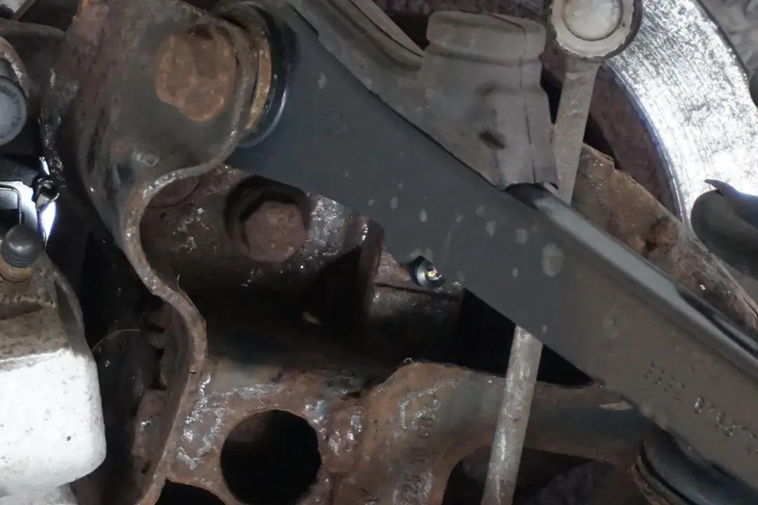 90HP Zwrotnica amortyzator lewy do MINI R52 W10 1.6 o numerze 6781135 MINI R52 W10 1.6 90HP Zwrotnica amortyzator lewy - SKU 6781135-3 - Numer Części 6781135