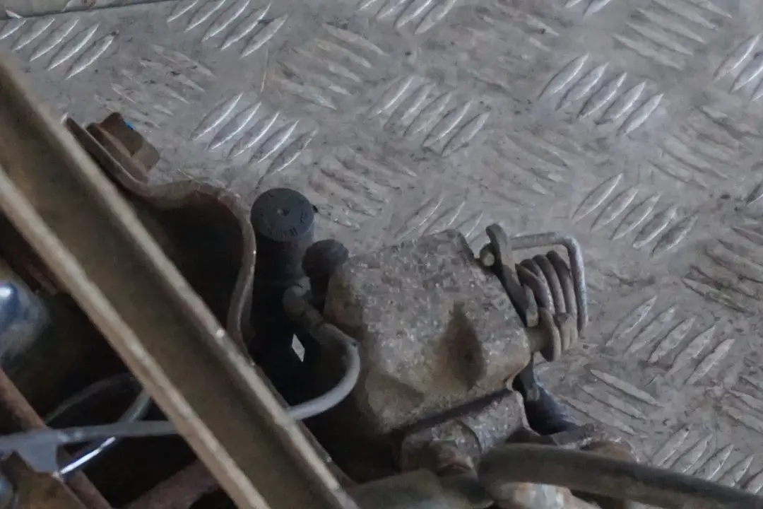 116HP Zwrotnica amortyzator prawy do MINI R52 1.6 o numerze 6781135 MINI R52 1.6 116HP Zwrotnica amortyzator prawy - SKU 6781135 - Numer Części 6781135