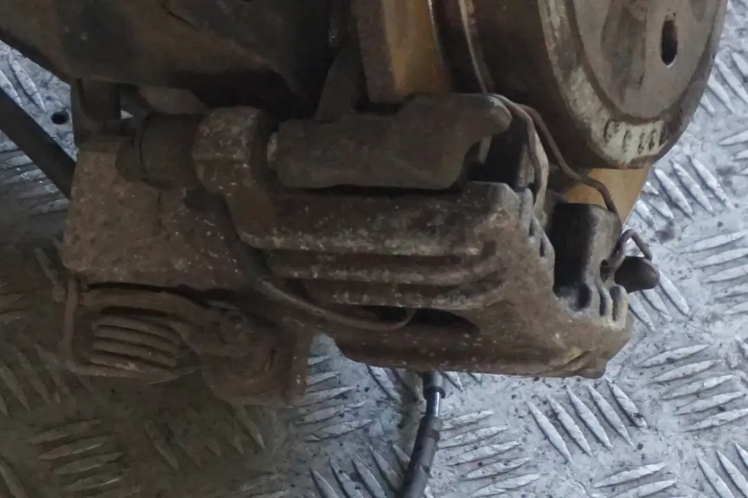 116HP Zwrotnica amortyzator prawy do MINI R52 1.6 o numerze 6781135 MINI R52 1.6 116HP Zwrotnica amortyzator prawy - SKU 6781135 - Numer Części 6781135