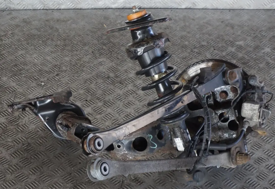 170hp Rear Right O/S Leg Brake Suspension Hub to BMW Mini R52 Cabrio Cooper S W11 with Part number 6781136 BMW Mini R52 Cabrio Cooper S W11 170hp Rear Right O/S Leg Brake Suspension Hub - SKU 6781136-1 - Part number 6781136