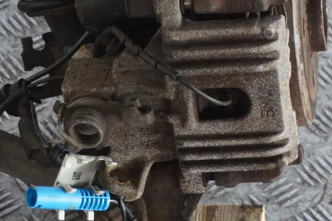 170hp Pierna Trasera Derecha Freno Suspensión Hub para Mini R52 Cabrio Cooper S W11 con número de pieza 6781136 Mini R52 Cabrio Cooper S W11 170hp Pierna Trasera Derecha Freno Suspensión Hub - SKU 6781136-1 - Número de pieza 6781136