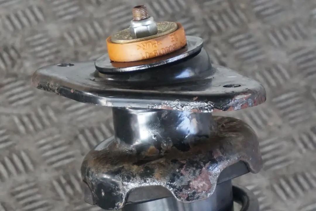 170hp Posteriore Gamba Destra Sospensione Mozzo per Mini R52 Cabrio Cooper S W11 con numero di parte 6781136 Mini R52 Cabrio Cooper S W11 170hp Posteriore Gamba Destra Sospensione Mozzo - SKU 6781136-1 - Numero di parte 6781136