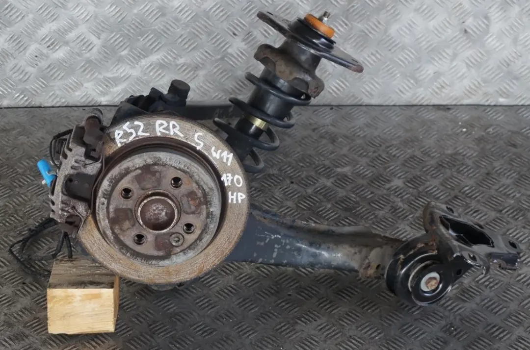 170hp Posteriore Gamba Destra Sospensione Mozzo per Mini R52 Cabrio Cooper S W11 con numero di parte 6781136 Mini R52 Cabrio Cooper S W11 170hp Posteriore Gamba Destra Sospensione Mozzo - SKU 6781136-1 - Numero di parte 6781136