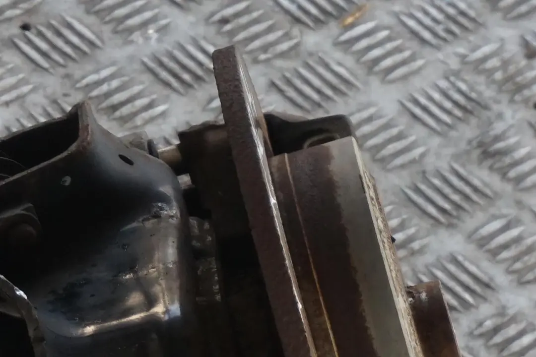 MINI S R52 W11 170HP Zwrotnica amortyzator lewy - SKU 6781136 - Numer Części 6781136