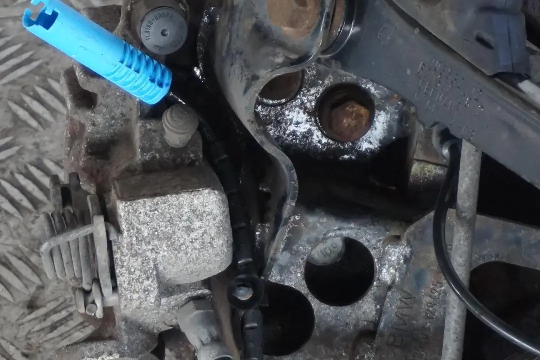 MINI S R52 W11 170HP Zwrotnica amortyzator lewy - SKU 6781136 - Numer Części 6781136