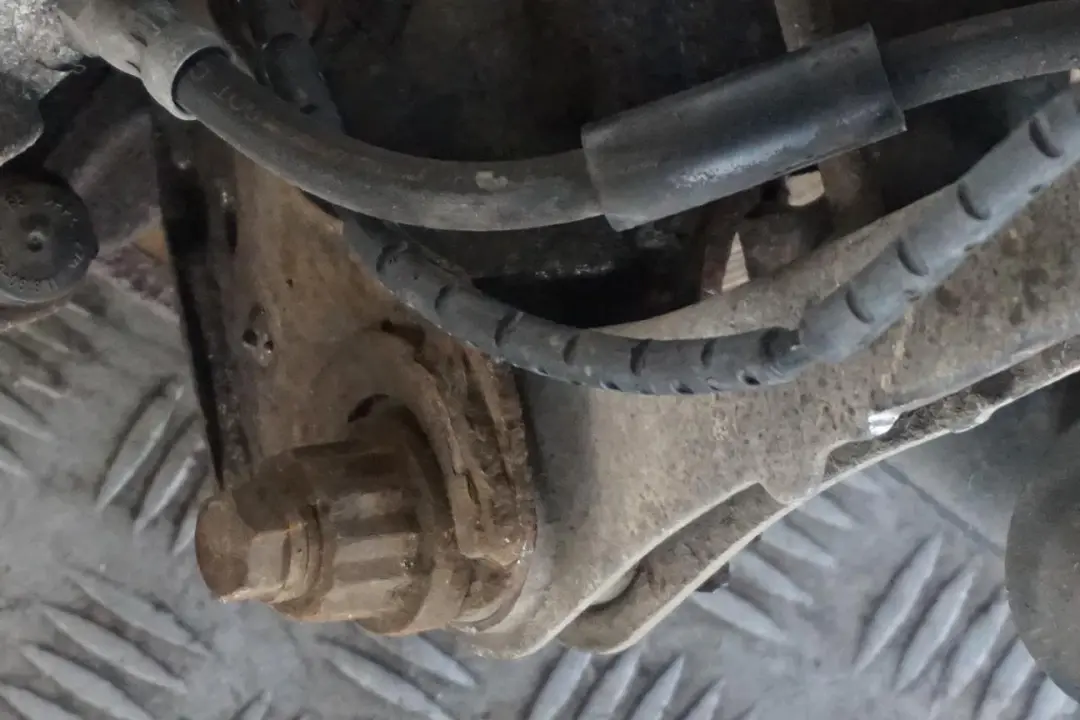 MINI S R52 W11 170HP Zwrotnica amortyzator lewy - SKU 6781136 - Numer Części 6781136
