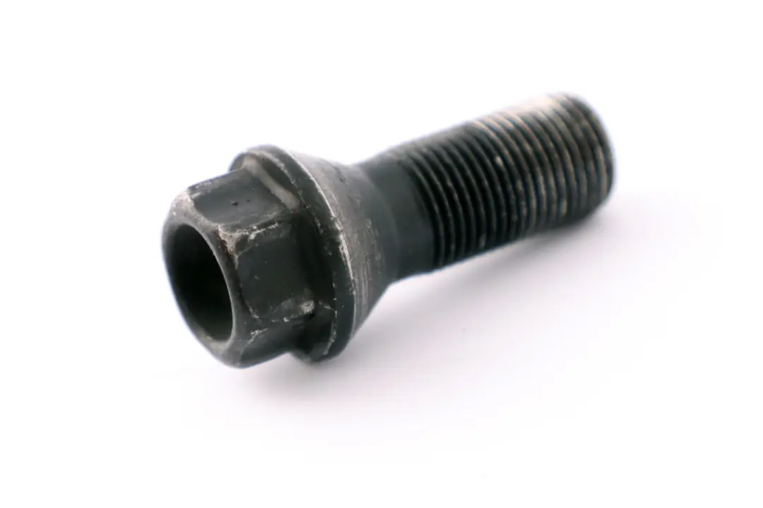 Perno de Rueda Rosca Negra para BMW F10 F20 F21 F30 F80 LCI con número de pieza 6781151 BMW F10 F20 F21 F30 F80 LCI Perno de Rueda Rosca Negra - SKU 6781151 - Número de pieza 6781151