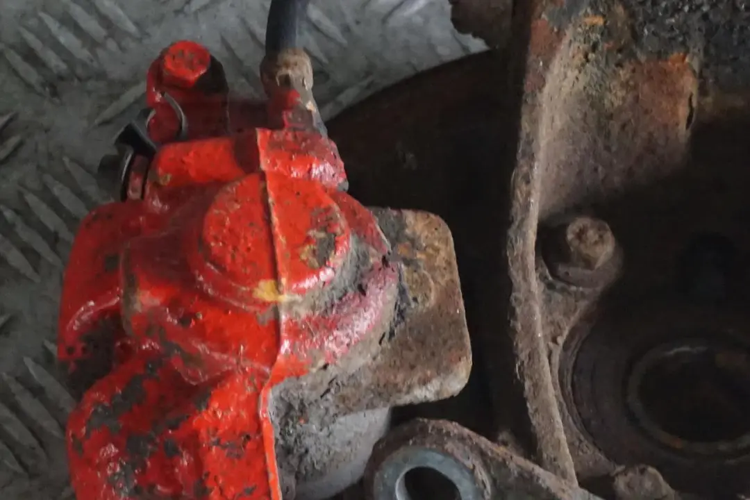 Front Right O/S Spring Strut Leg Brake Suspension to BMW Mini R56 Cooper S N14 1 with Part number 6782208 BMW Mini R56 Cooper S N14 1 Front Right O/S Spring Strut Leg Brake Suspension - SKU 6782208-1 - Part number 6782208