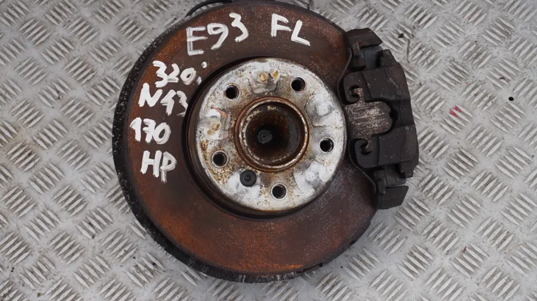 N43 anteriore sinistro molla puntone gamba freno sospensione Hub per BMW E93 320i con numero di parte 6782329 BMW E93 320i N43 anteriore sinistro molla puntone gamba freno sospensione Hub - SKU 6782329-1 - Numero di parte 6782329