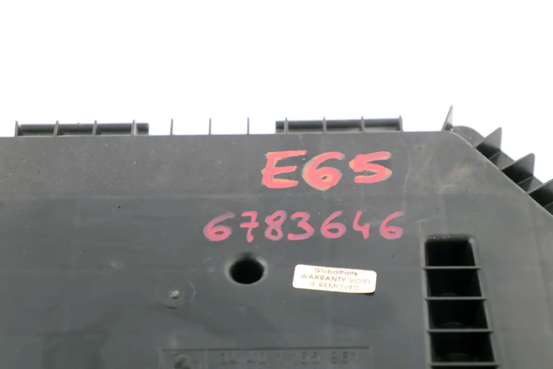 Osłona Mechanizmu Hamulca Ręcznego do BMW E65 E66 E67 o numerze 6783646 BMW E65 E66 E67 Osłona Mechanizmu Hamulca Ręcznego - SKU 6783646 - Numer Części 6783646