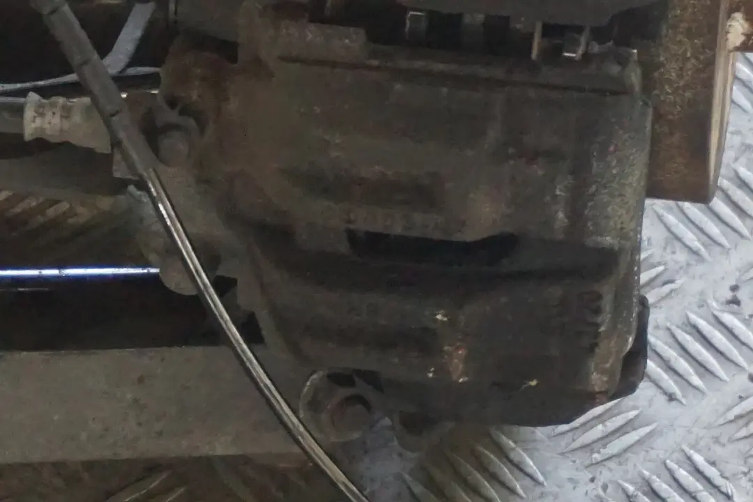 BMW 3 Series E90N 320d ed N47N Rear Left N/S Spring Strut Leg Brake Suspension - SKU 6783653 - Part number 6783653