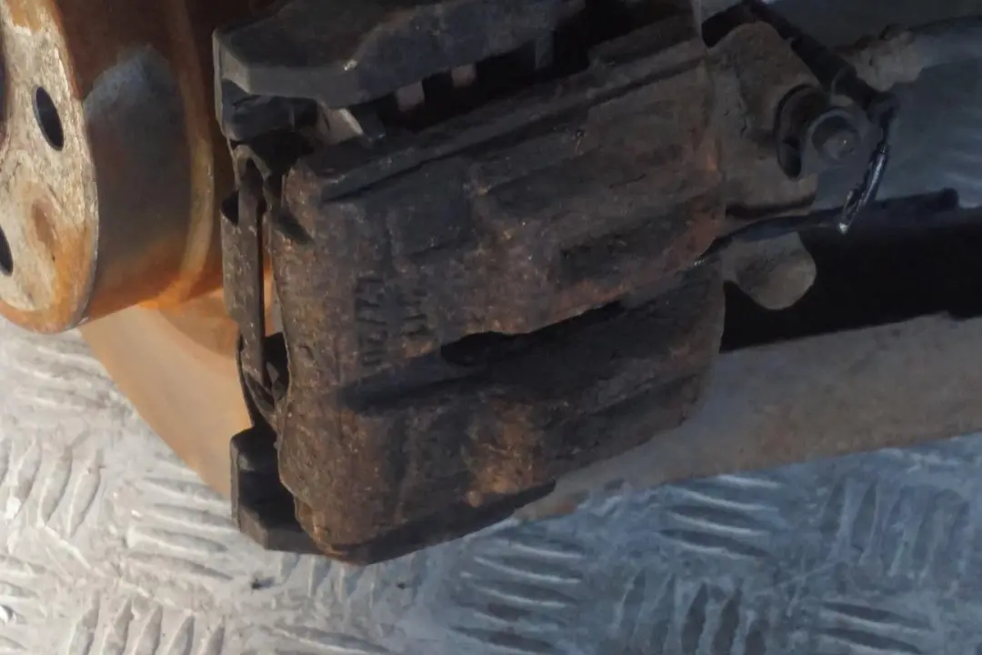 BMW E91 LCI 320d N47N Zwrotnica Noga Piasta - SKU 6783654-4 - Numer Części 6783654