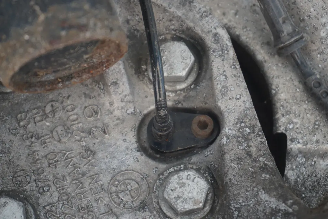 Front Left N/S Suspension Leg Brake Axle Disc Set to BMW Z4 Series E89 30i Roadster with Part number 6784917 BMW Z4 Series E89 30i Roadster Front Left N/S Suspension Leg Brake Axle Disc Set - SKU 6784917-1 - Part number 6784917