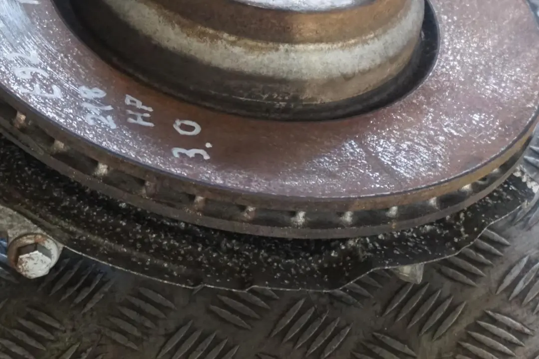 N53 Frente Izquierda Primavera Strut Pierna Suspension Hub para BMW E92 325i con número de pieza 6785589 BMW E92 325i N53 Frente Izquierda Primavera Strut Pierna Suspension Hub - SKU 6785589-2 - Número de pieza 6785589